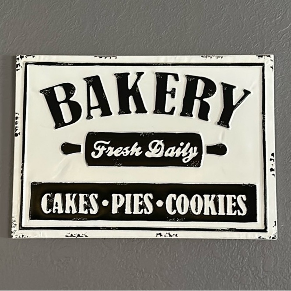 Wall Decor. Metal sign. Approximately 19”x13.5”x 1” in size. Like new! Farmhouse